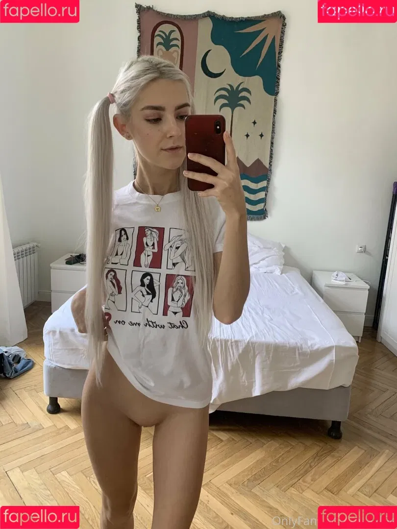 EvaElfie Onlyfans Photo Gallery 
