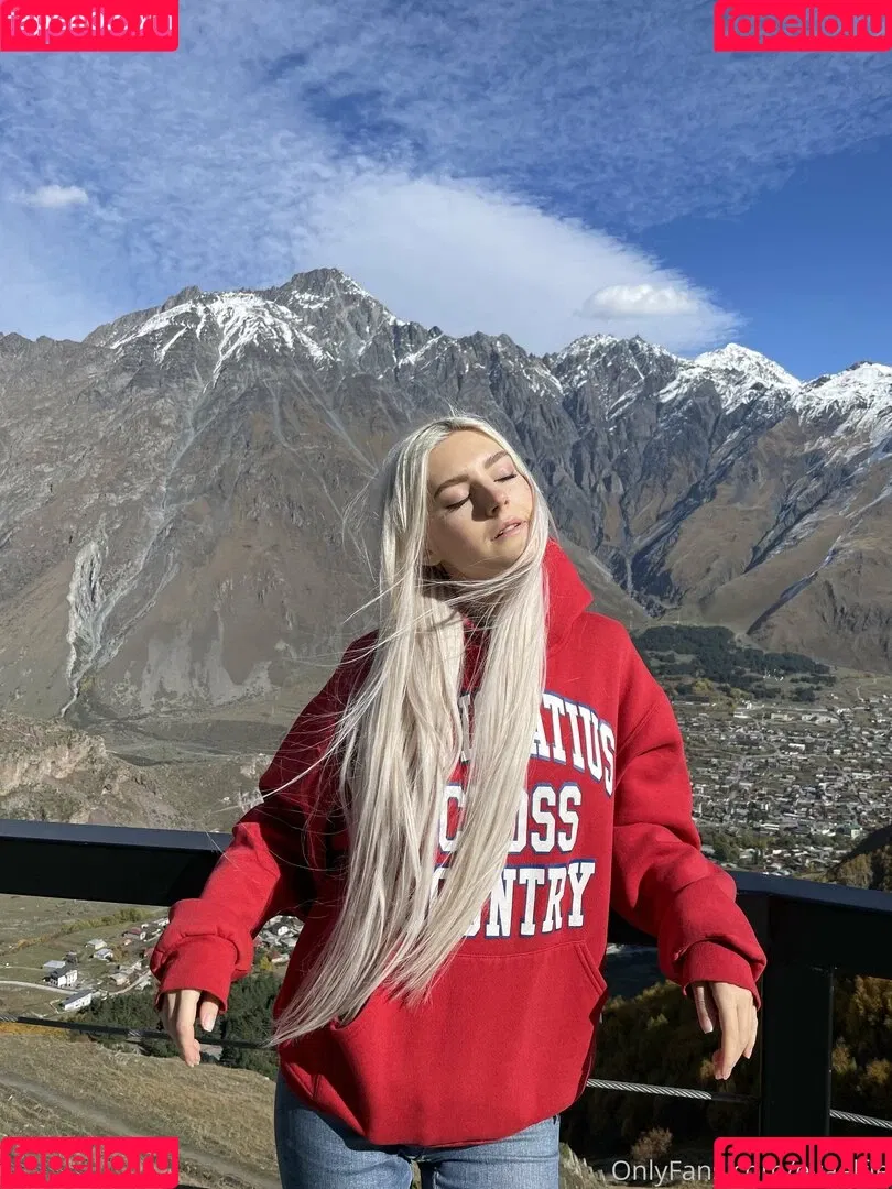 EvaElfie Onlyfans Photo Gallery 