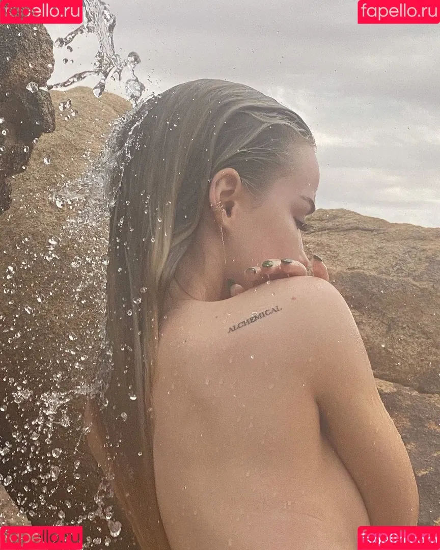 Dove Cameron Onlyfans Photo Gallery 