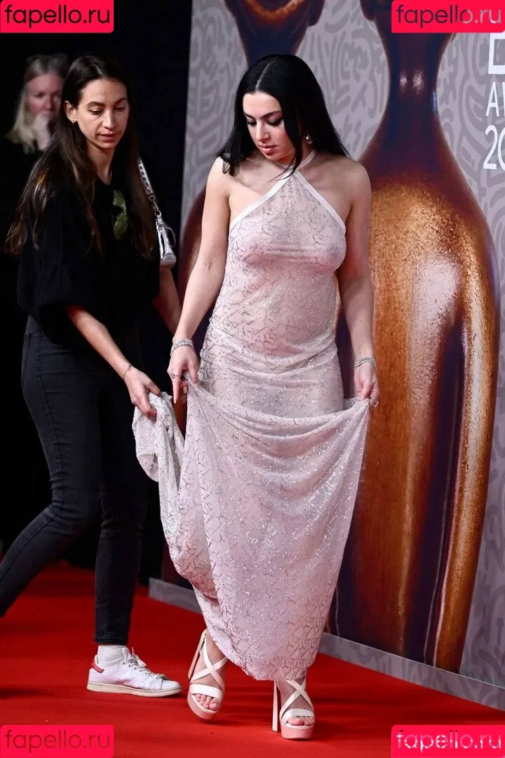 Charli XCX Onlyfans Photo Gallery 