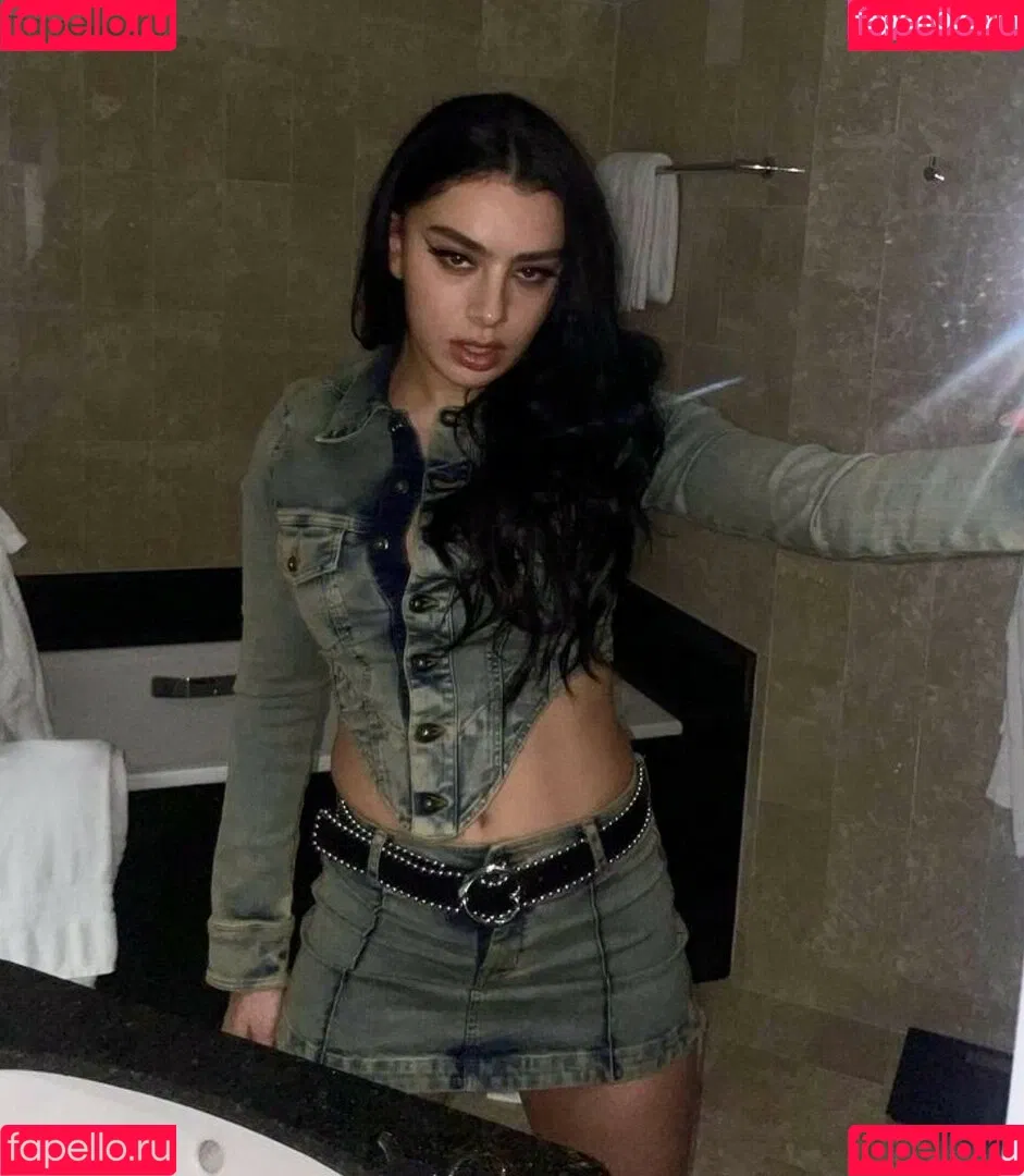 Charli XCX Onlyfans Photo Gallery 
