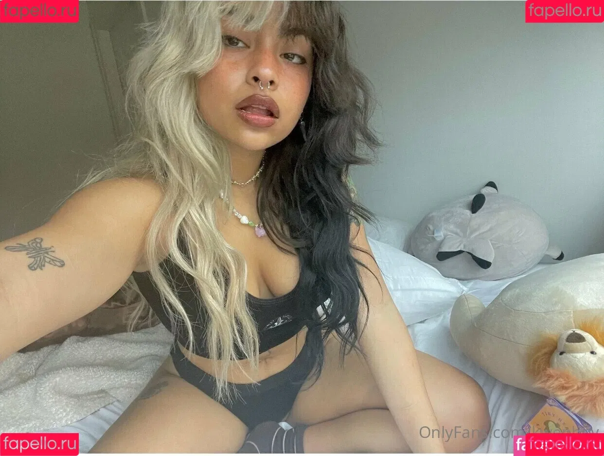 kwenbby Onlyfans Photo Gallery 