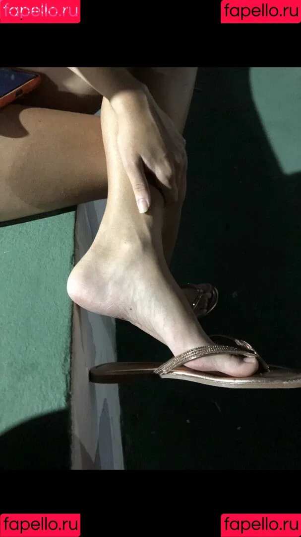 Candid Feet Onlyfans Photo Gallery 