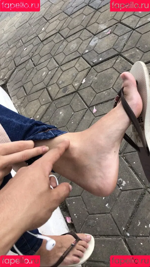 Candid Feet Onlyfans Photo Gallery 