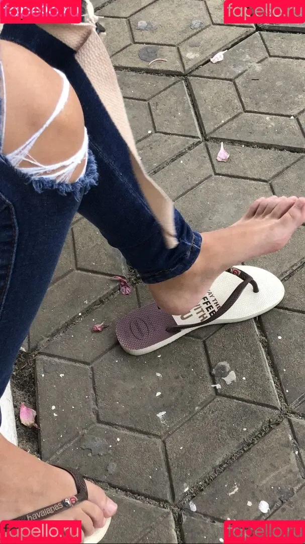 Candid Feet Onlyfans Photo Gallery 