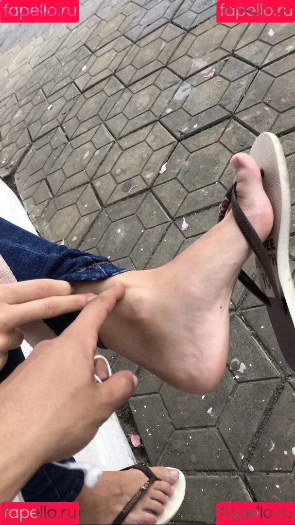 Candid Feet Onlyfans Photo Gallery 