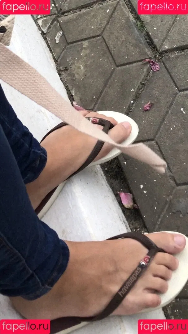 Candid Feet Onlyfans Photo Gallery 