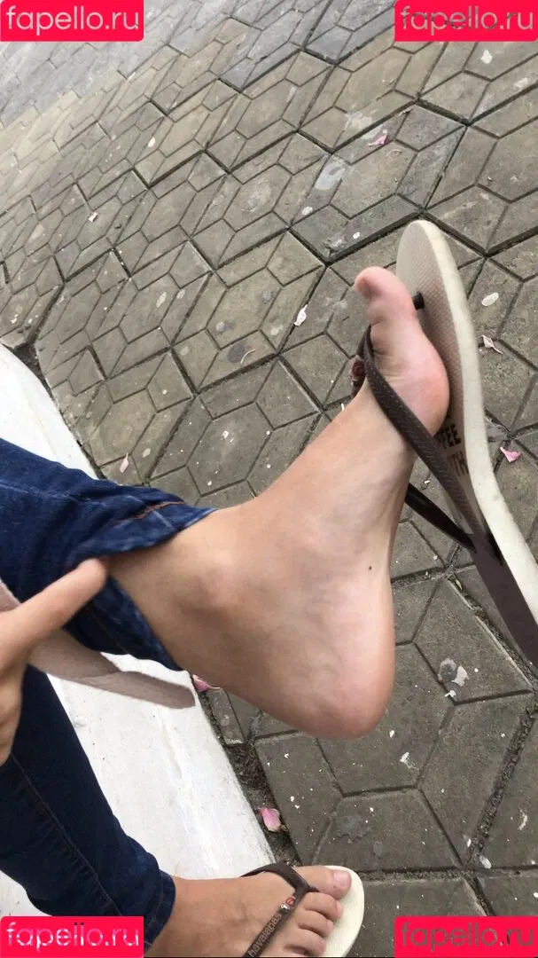 Candid Feet Onlyfans Photo Gallery 