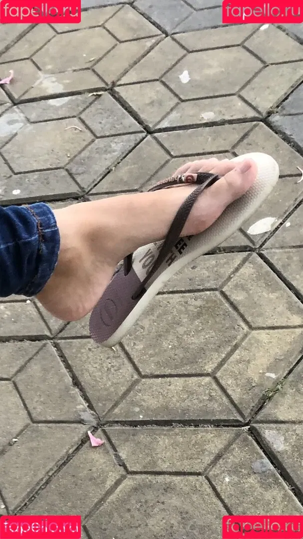 Candid Feet Onlyfans Photo Gallery 