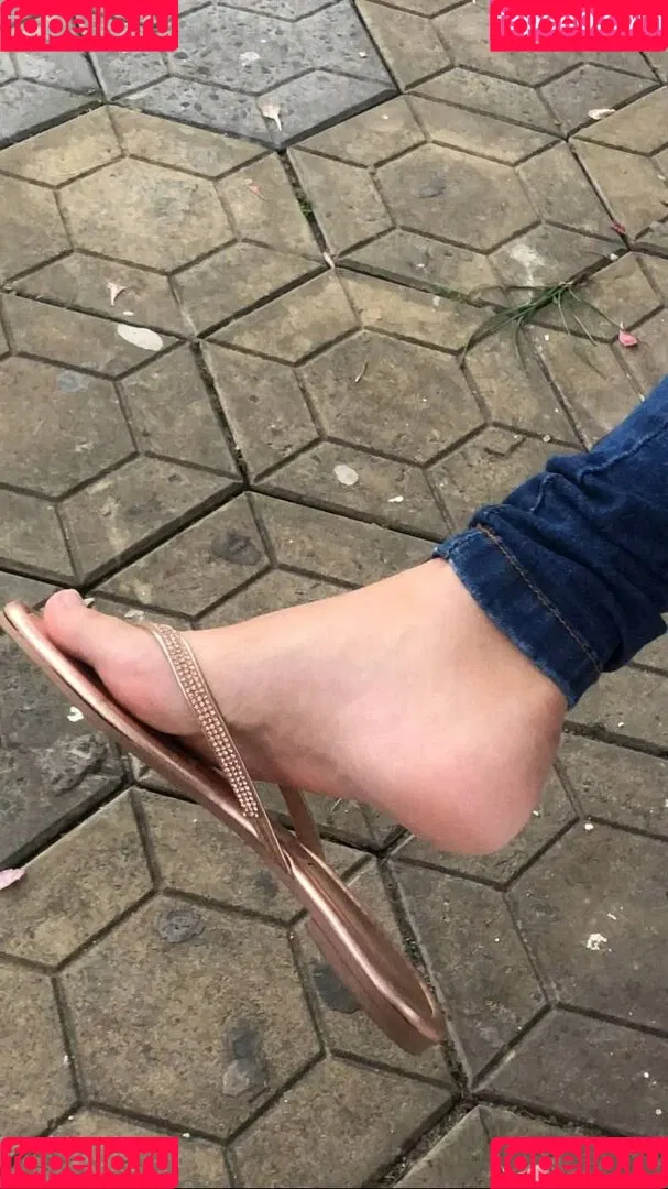 Candid Feet Onlyfans Photo Gallery 