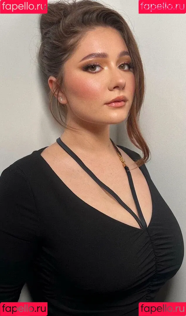 Emma Kenney Onlyfans Photo Gallery 