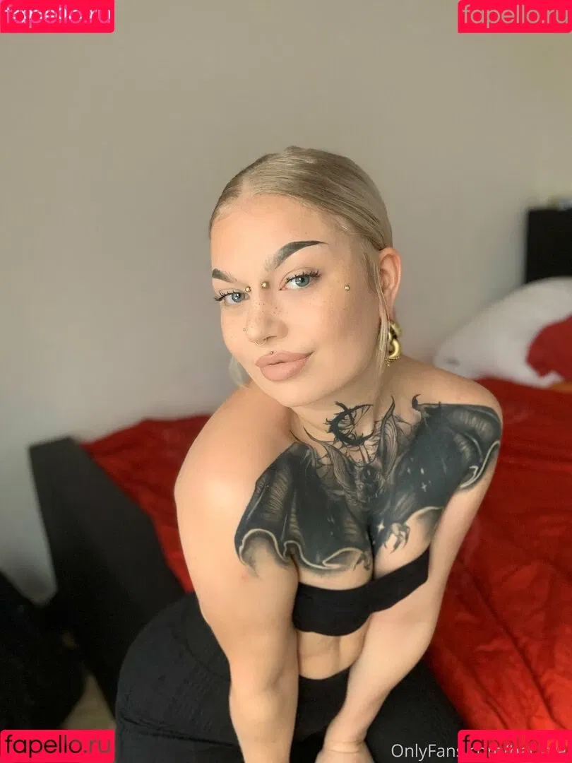 bat.gyal Onlyfans Photo Gallery 