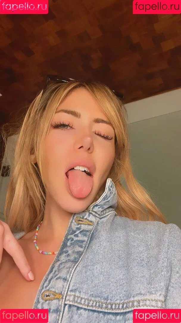 Emmy Corinne Onlyfans Photo Gallery 