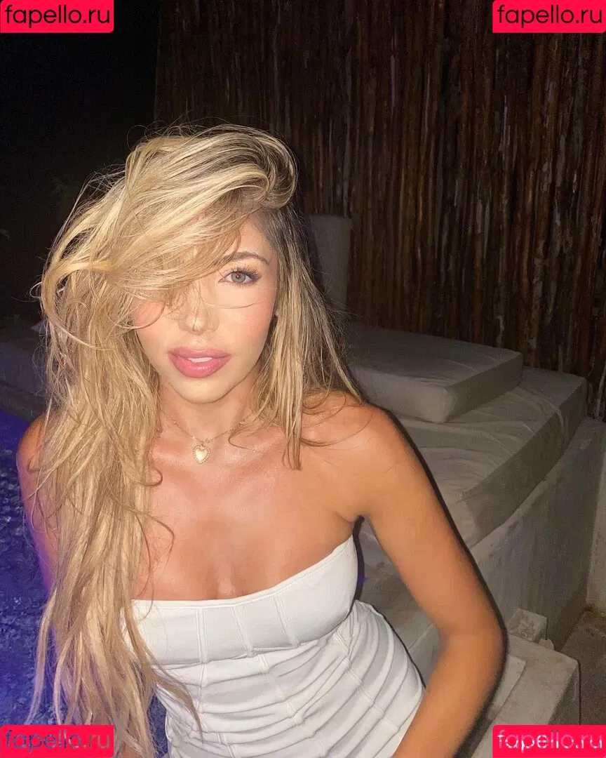 Emmy Corinne Onlyfans Photo Gallery 