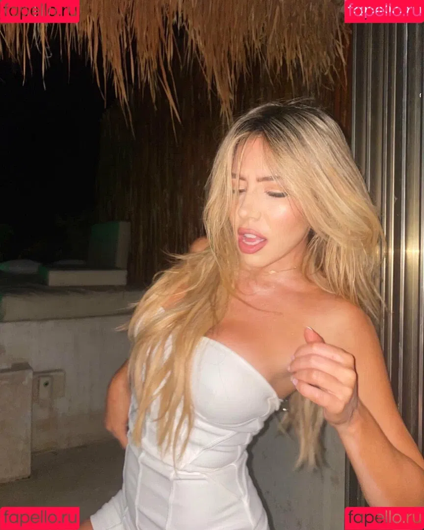 Emmy Corinne Onlyfans Photo Gallery 