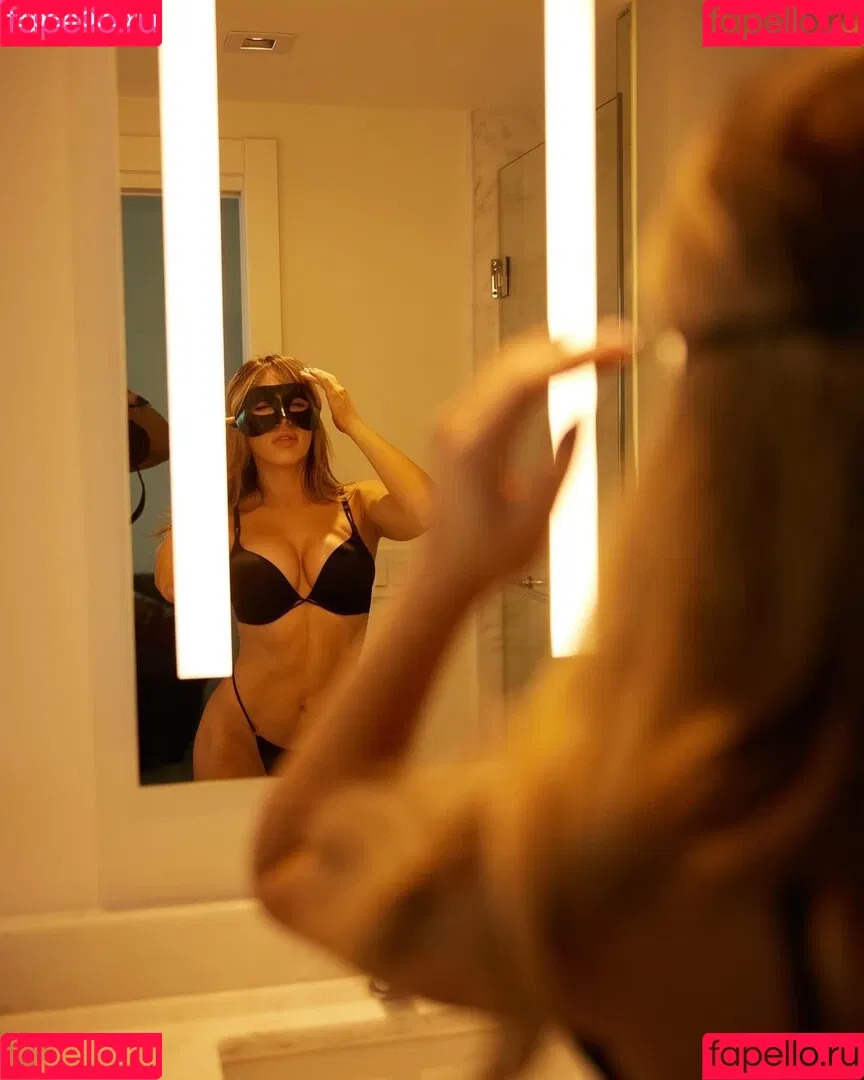 Emmy Corinne Onlyfans Photo Gallery 