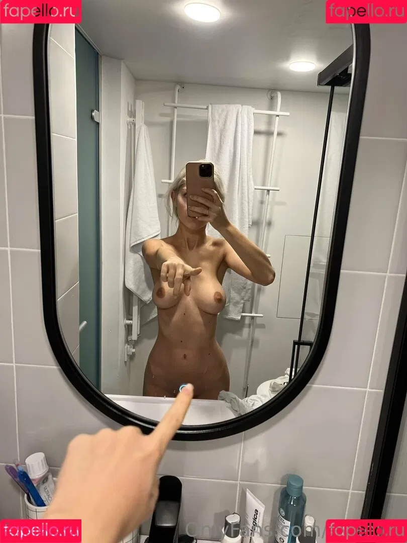 Eva Elfie Onlyfans Photo Gallery 