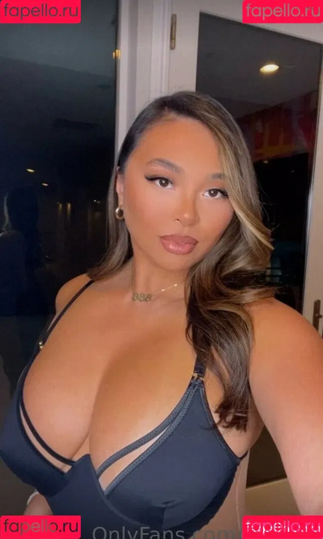 Linda Vo Onlyfans Photo Gallery 