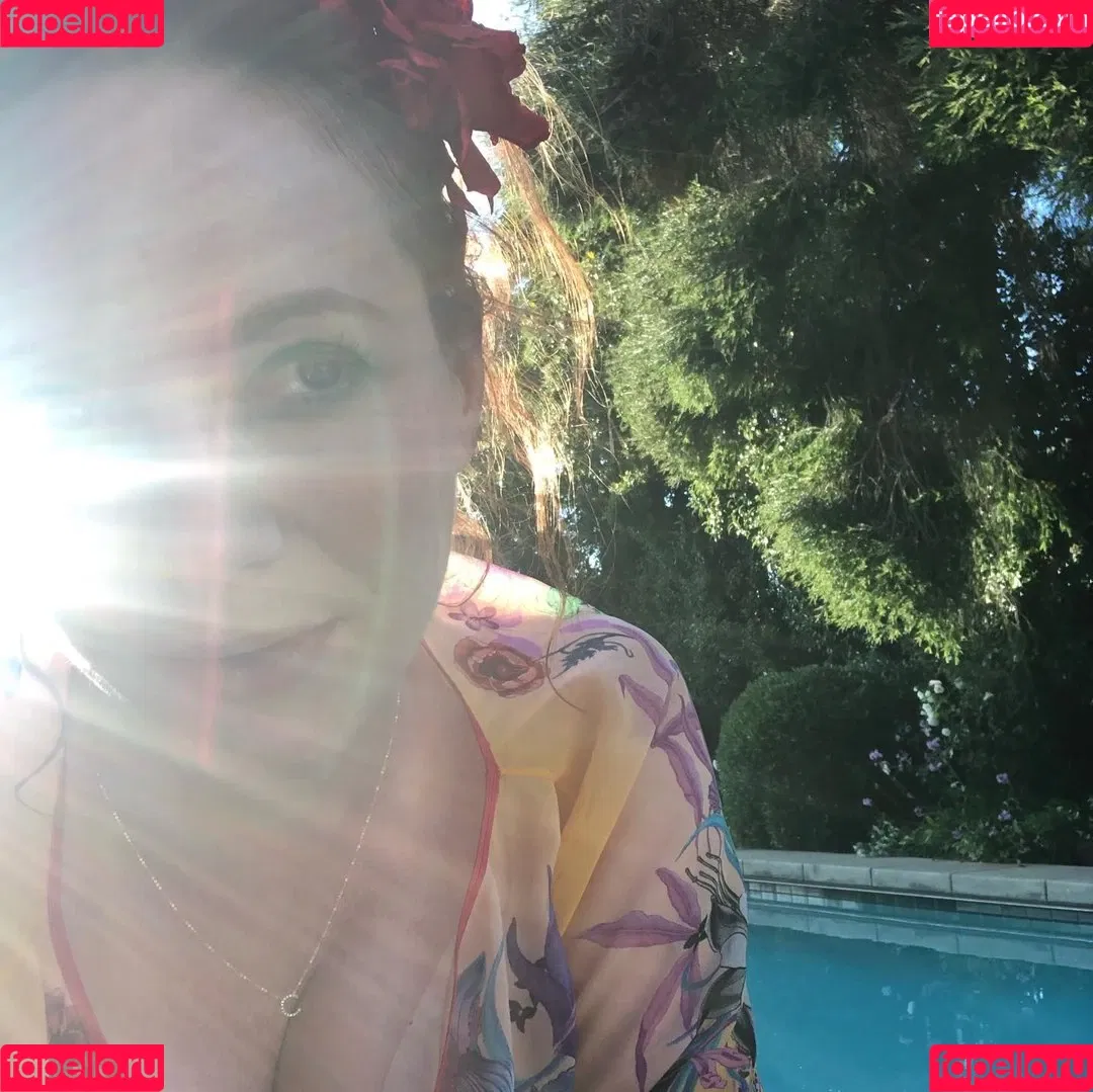 Christina Hendricks Onlyfans Photo Gallery 