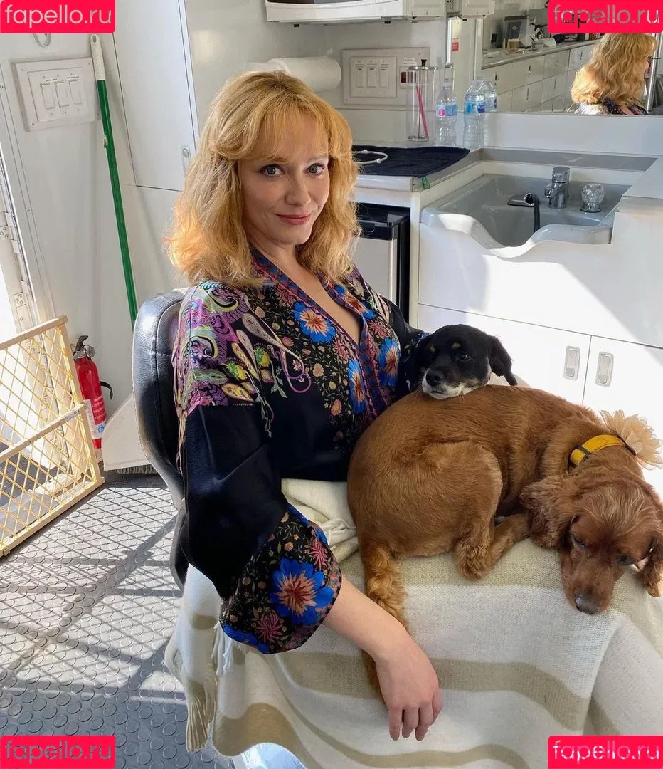 Christina Hendricks Onlyfans Photo Gallery 