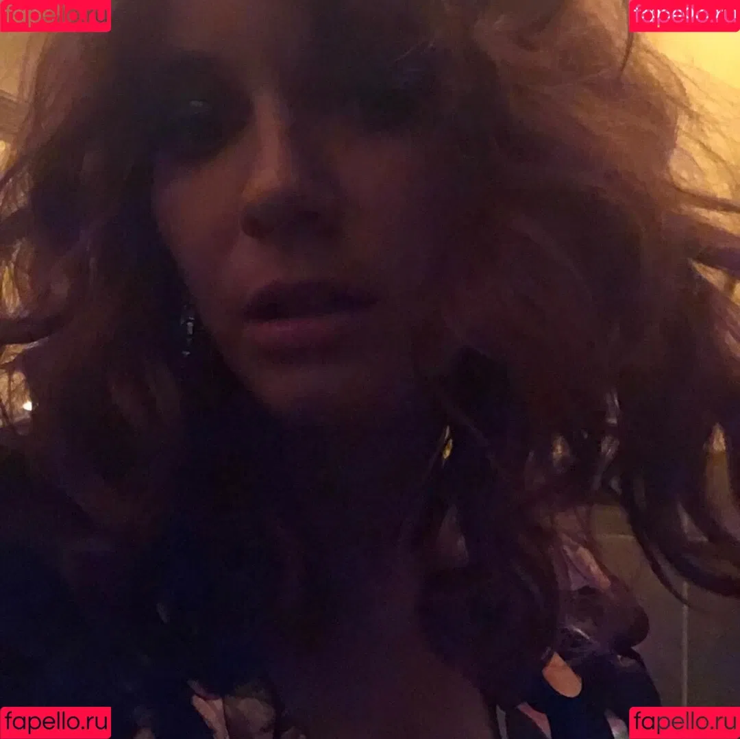 Christina Hendricks Onlyfans Photo Gallery 
