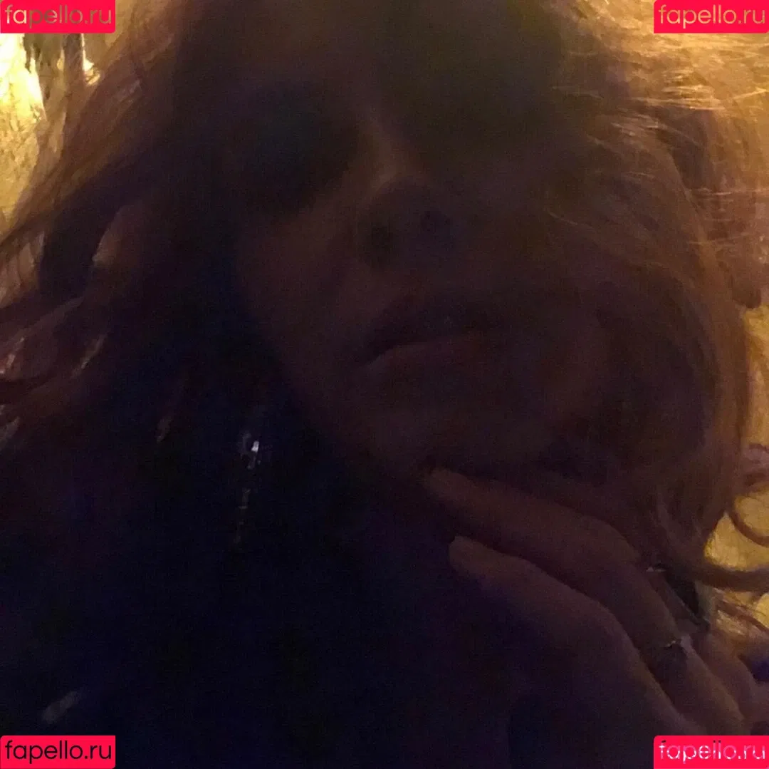 Christina Hendricks Onlyfans Photo Gallery 