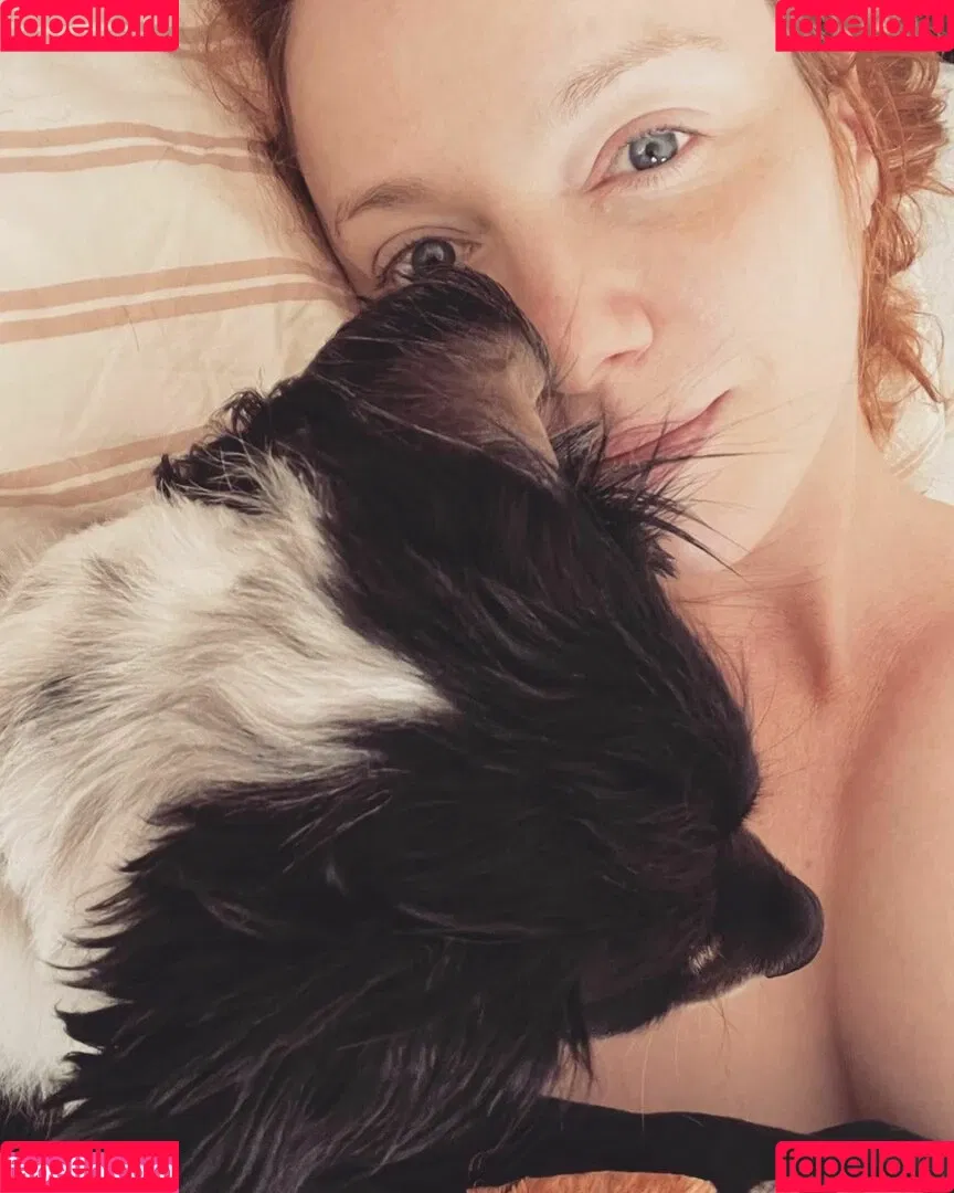Christina Hendricks Onlyfans Photo Gallery 