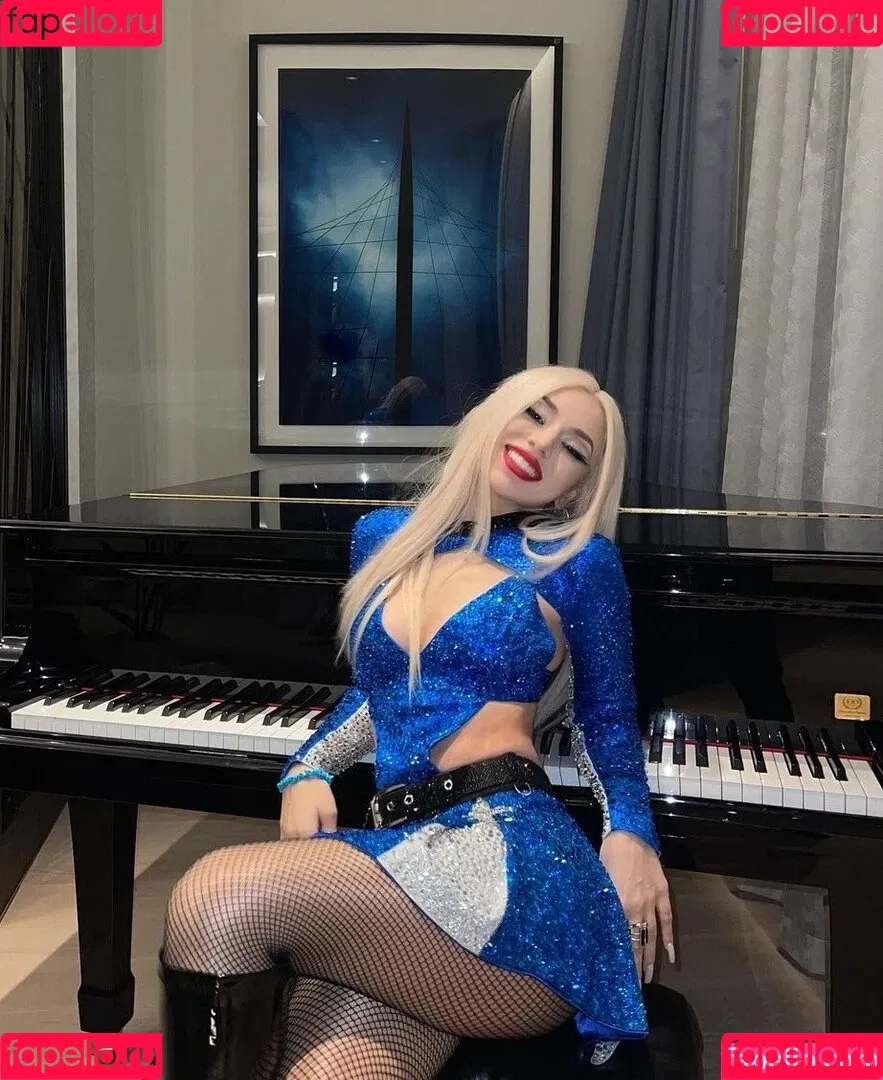 Ava Max Onlyfans Photo Gallery 