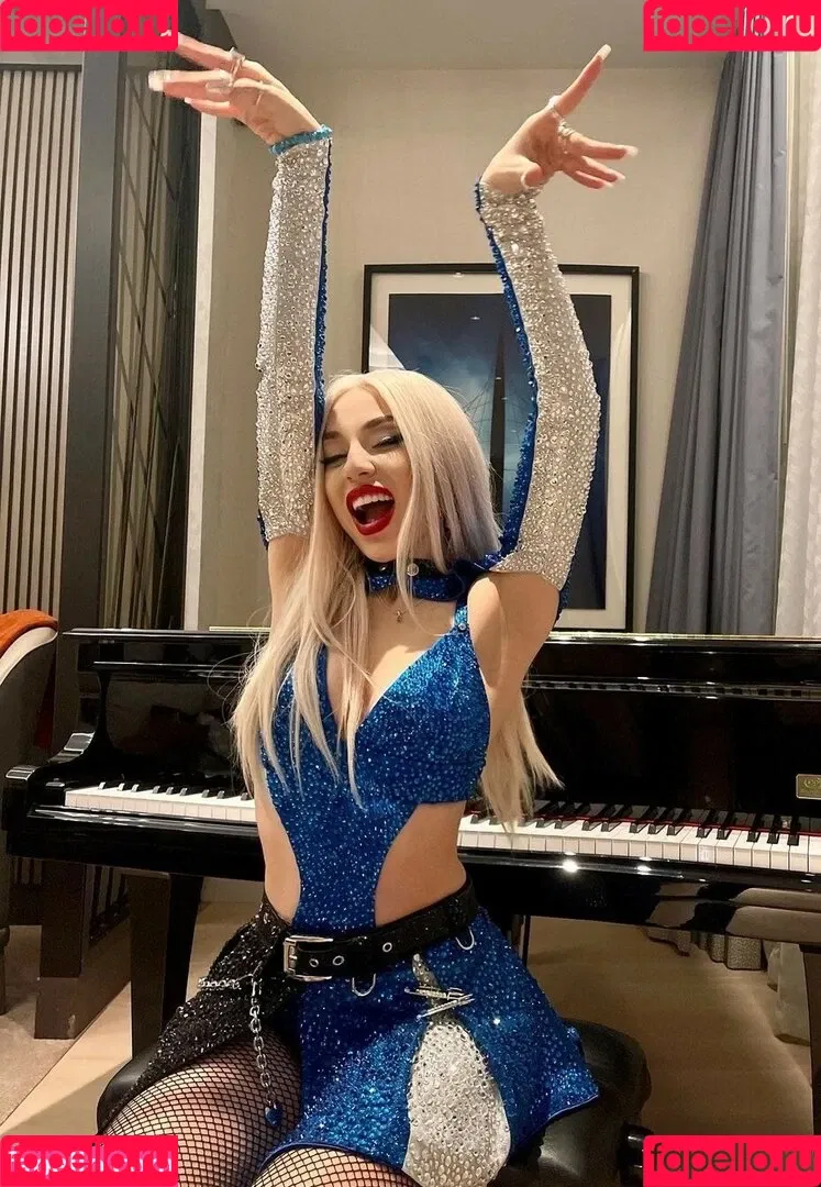 Ava Max Onlyfans Photo Gallery 