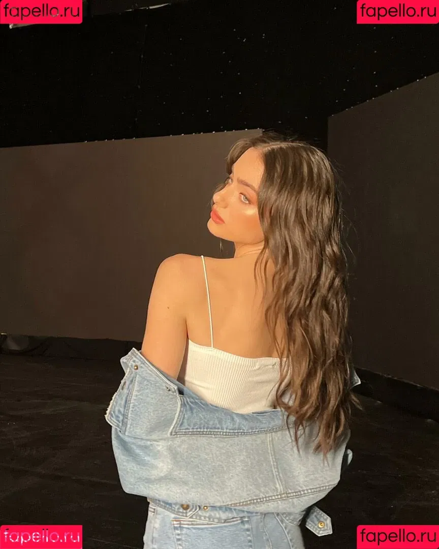 Yael Shelbia Onlyfans Photo Gallery 