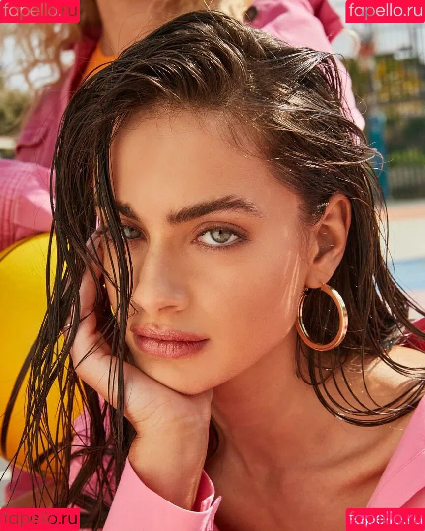 Yael Shelbia Onlyfans Photo Gallery 
