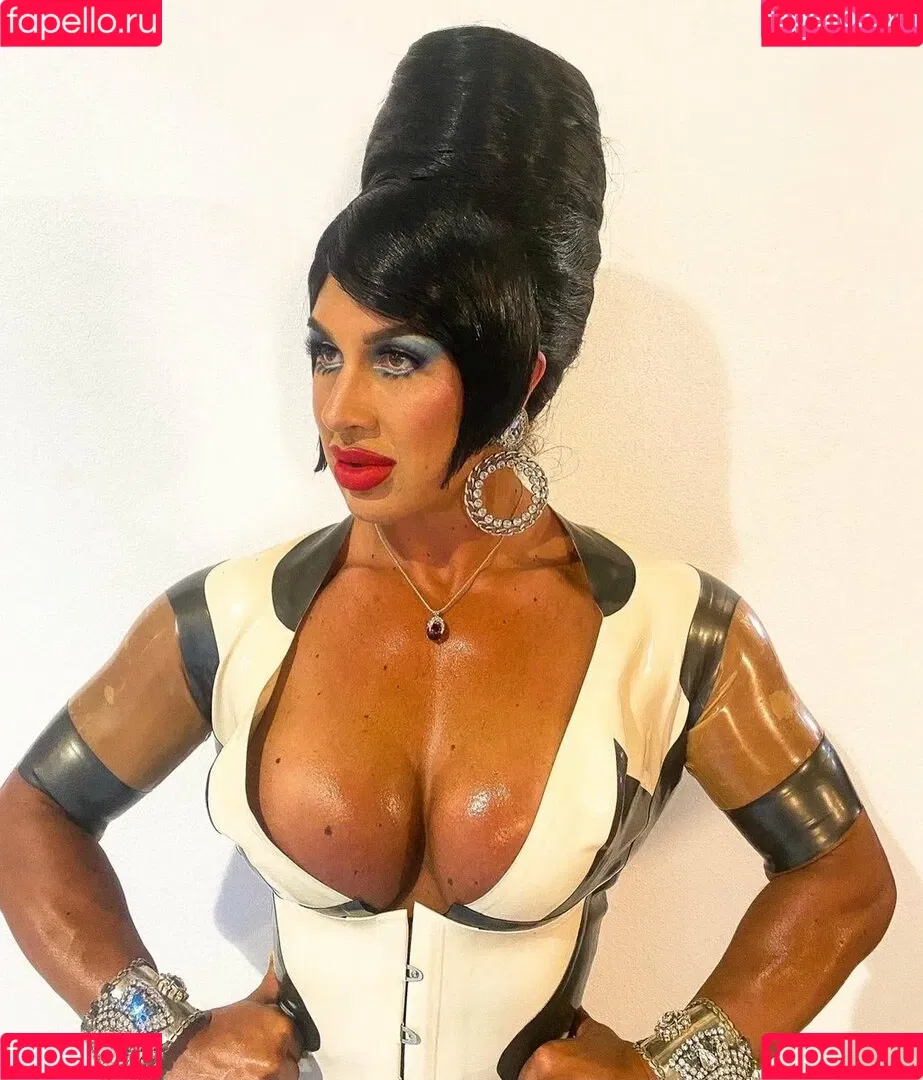 Mistress Muscle Onlyfans Photo Gallery 