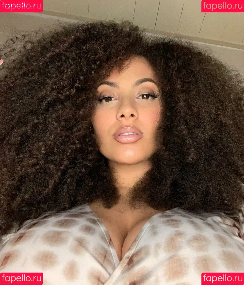 Ines Curly Onlyfans Photo Gallery 