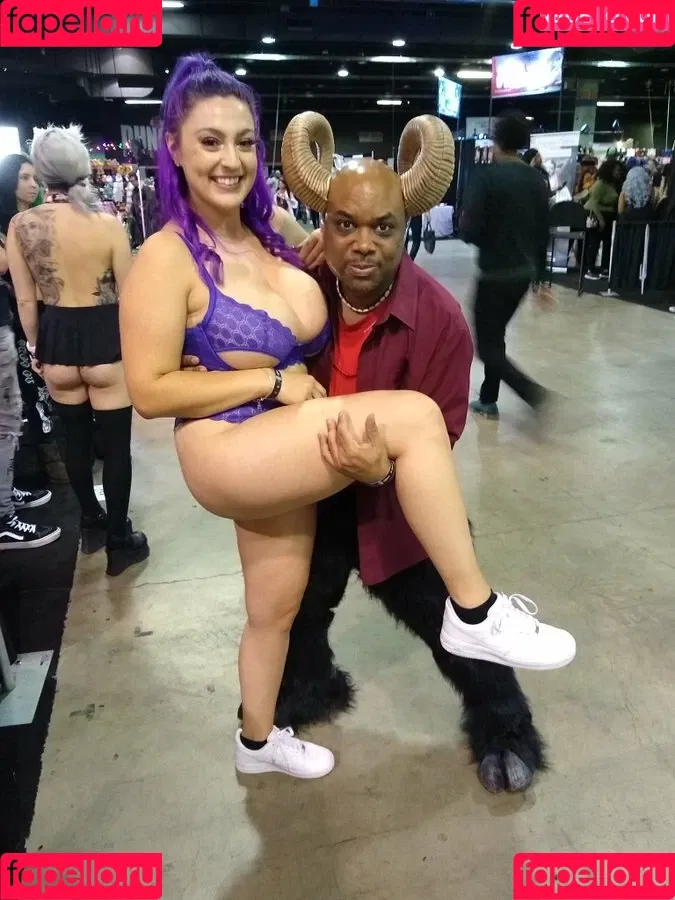 Lena Paul Onlyfans Photo Gallery 