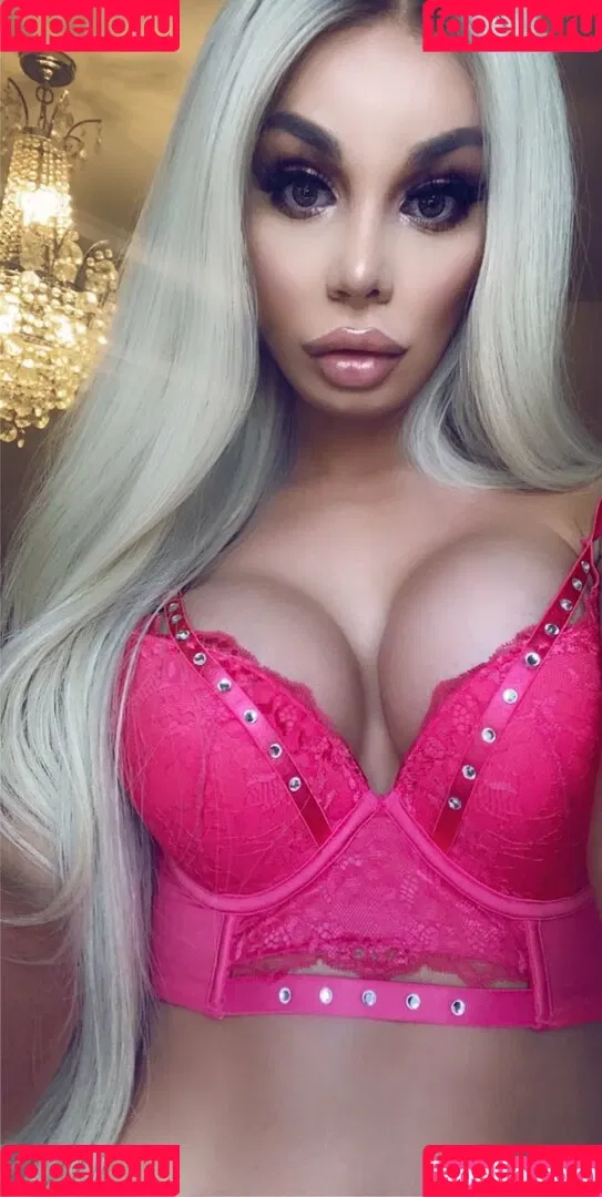 Lola Christina Onlyfans Photo Gallery 