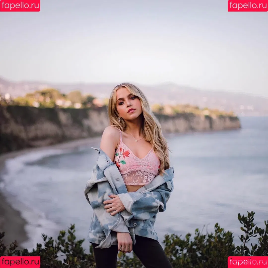 Anne Winters Onlyfans Photo Gallery 