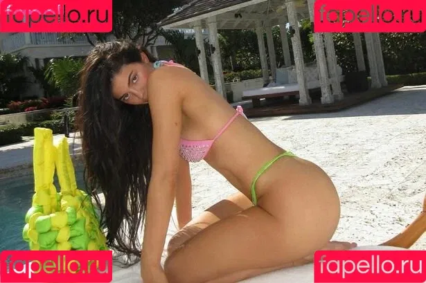 Kylie Jenner Onlyfans Photo Gallery 