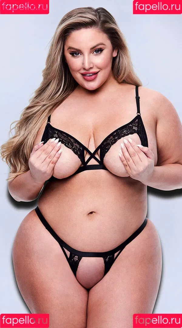 Ashley Alexiss Onlyfans Photo Gallery 