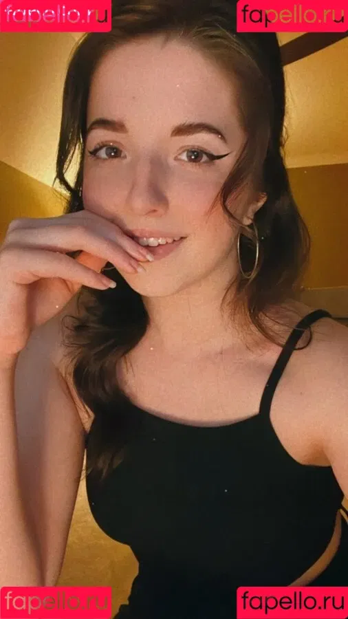 Slight Sounds ASMR Onlyfans Photo Gallery 