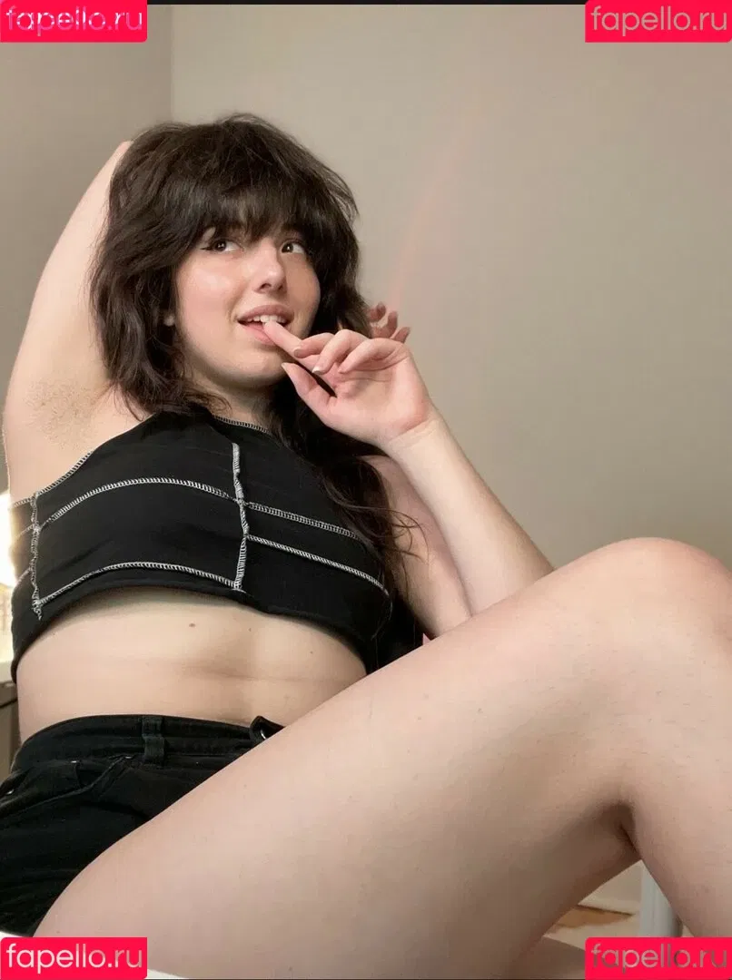 Slight Sounds ASMR Onlyfans Photo Gallery 