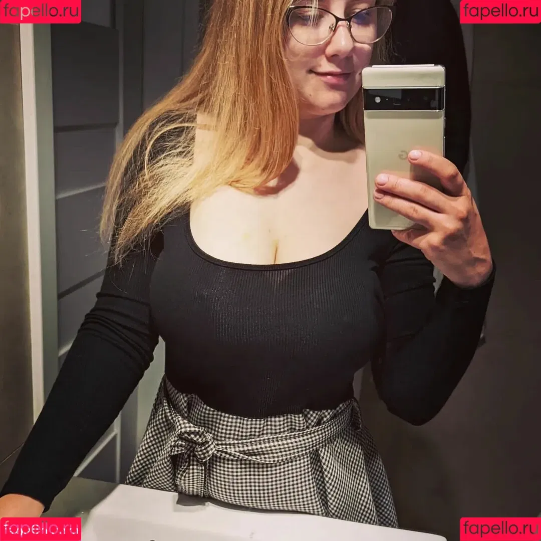 delimbre Onlyfans Photo Gallery 