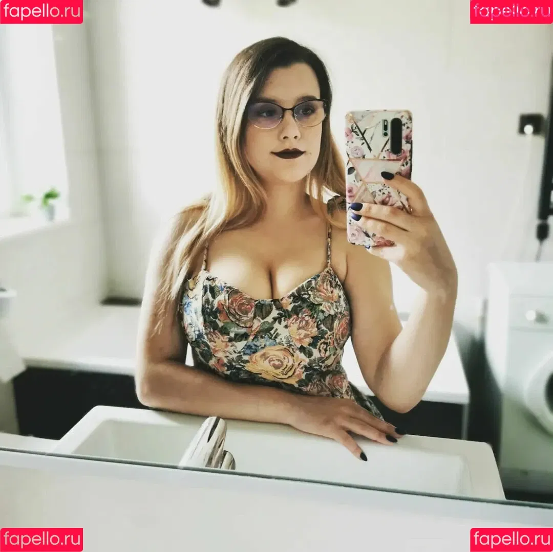 delimbre Onlyfans Photo Gallery 