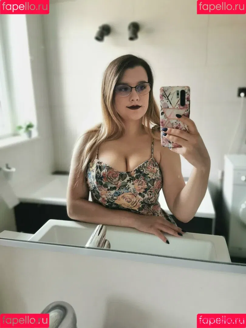 delimbre Onlyfans Photo Gallery 