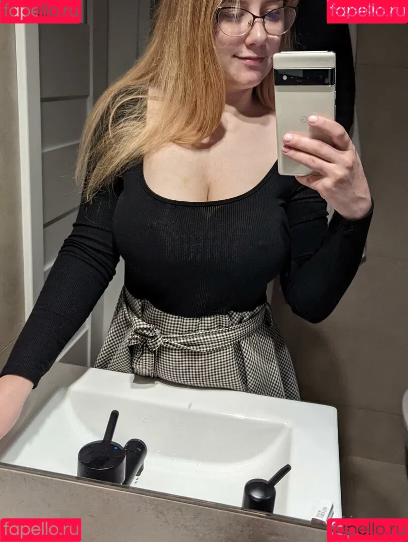 delimbre Onlyfans Photo Gallery 