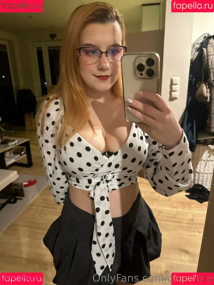 delimbre Onlyfans Photo Gallery 