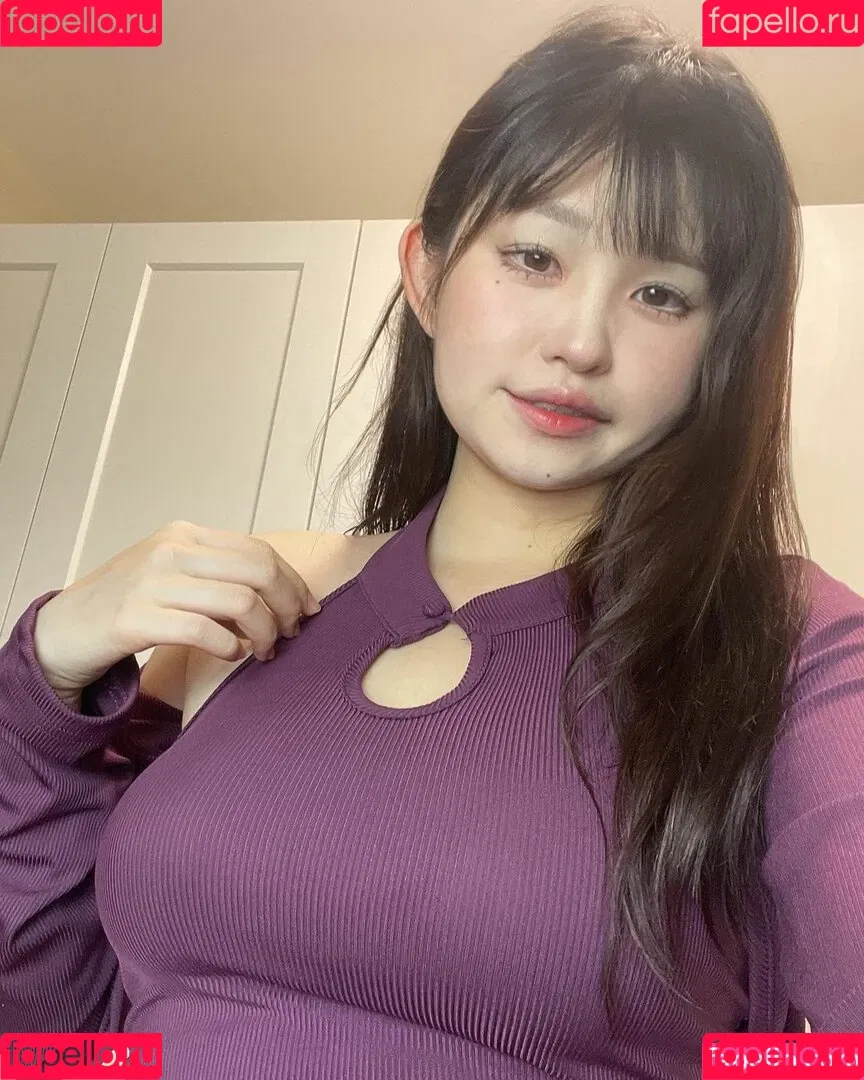 ZhouYiQin Onlyfans Photo Gallery 