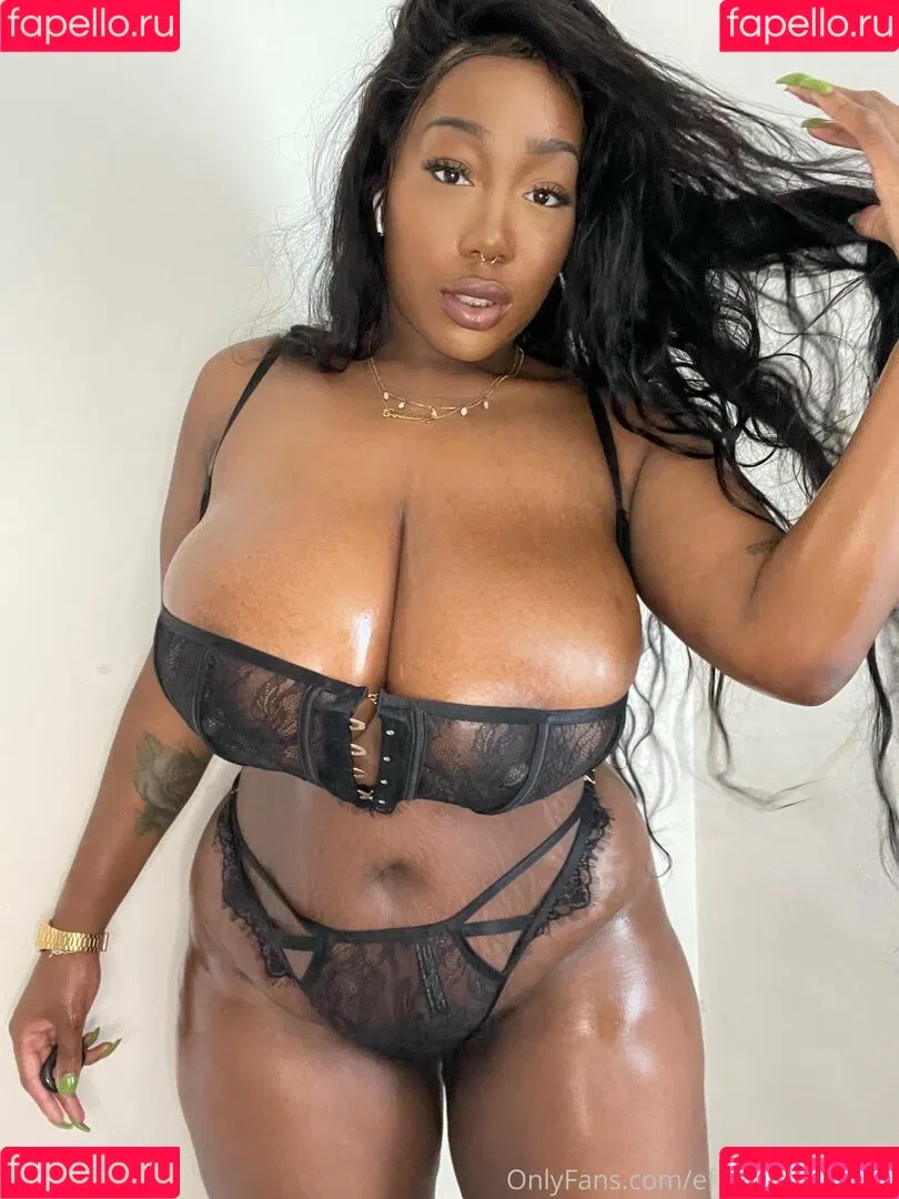 effyflamelondon Onlyfans Photo Gallery 