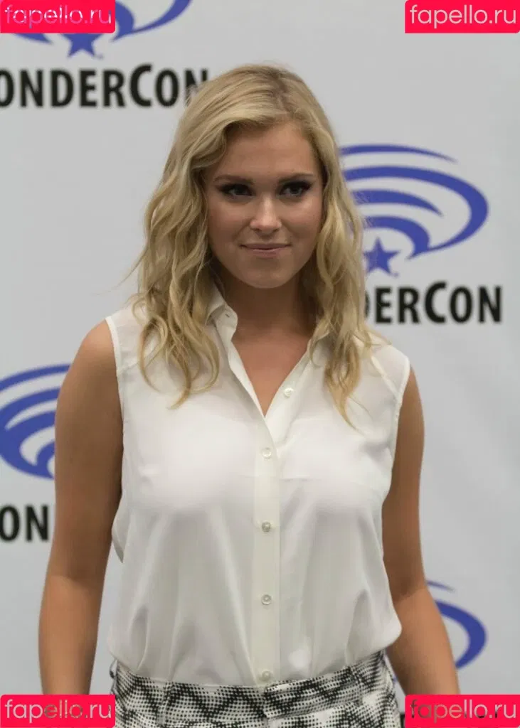 Eliza Taylor Onlyfans Photo Gallery 