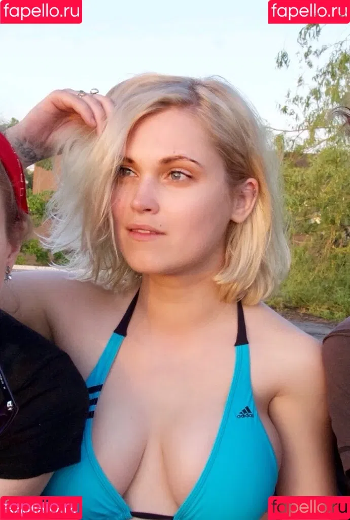 Eliza Taylor Onlyfans Photo Gallery 