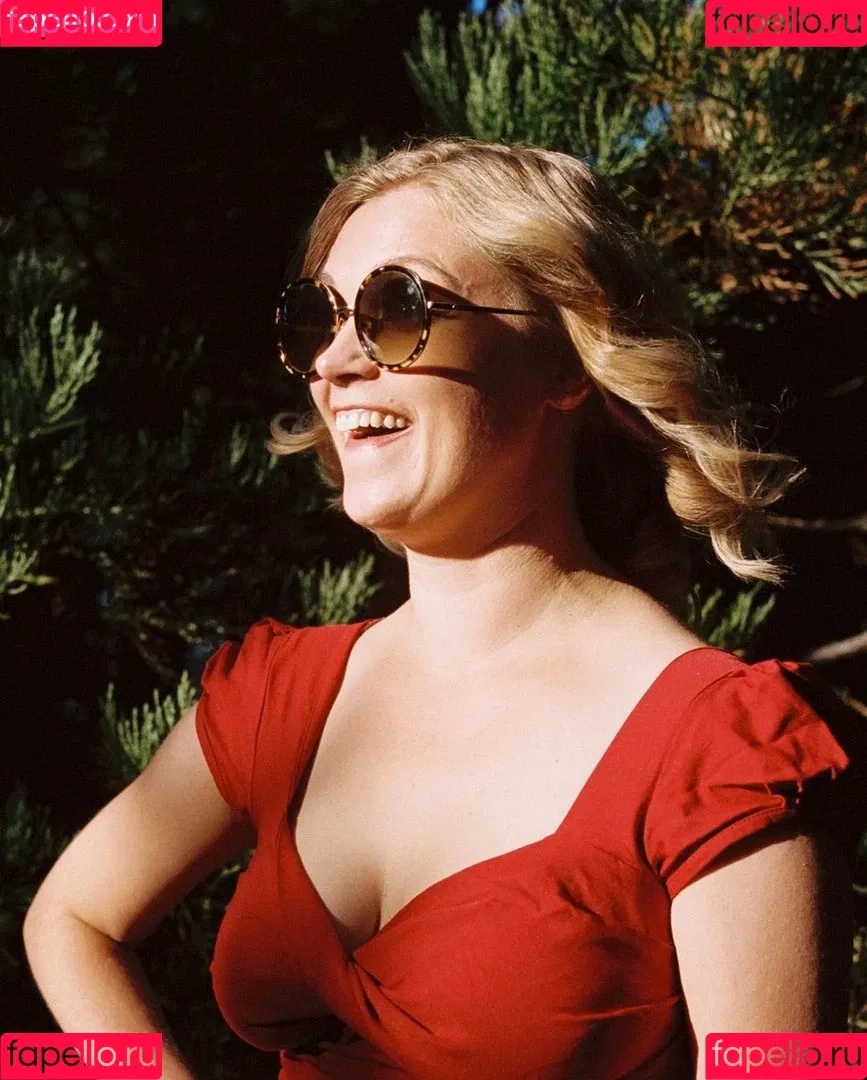Eliza Taylor Onlyfans Photo Gallery 